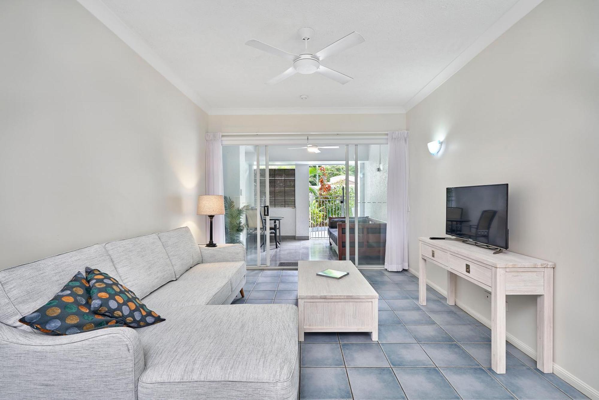 Alassio Apartments With Direct Pool Access Palm Cove Ruang foto