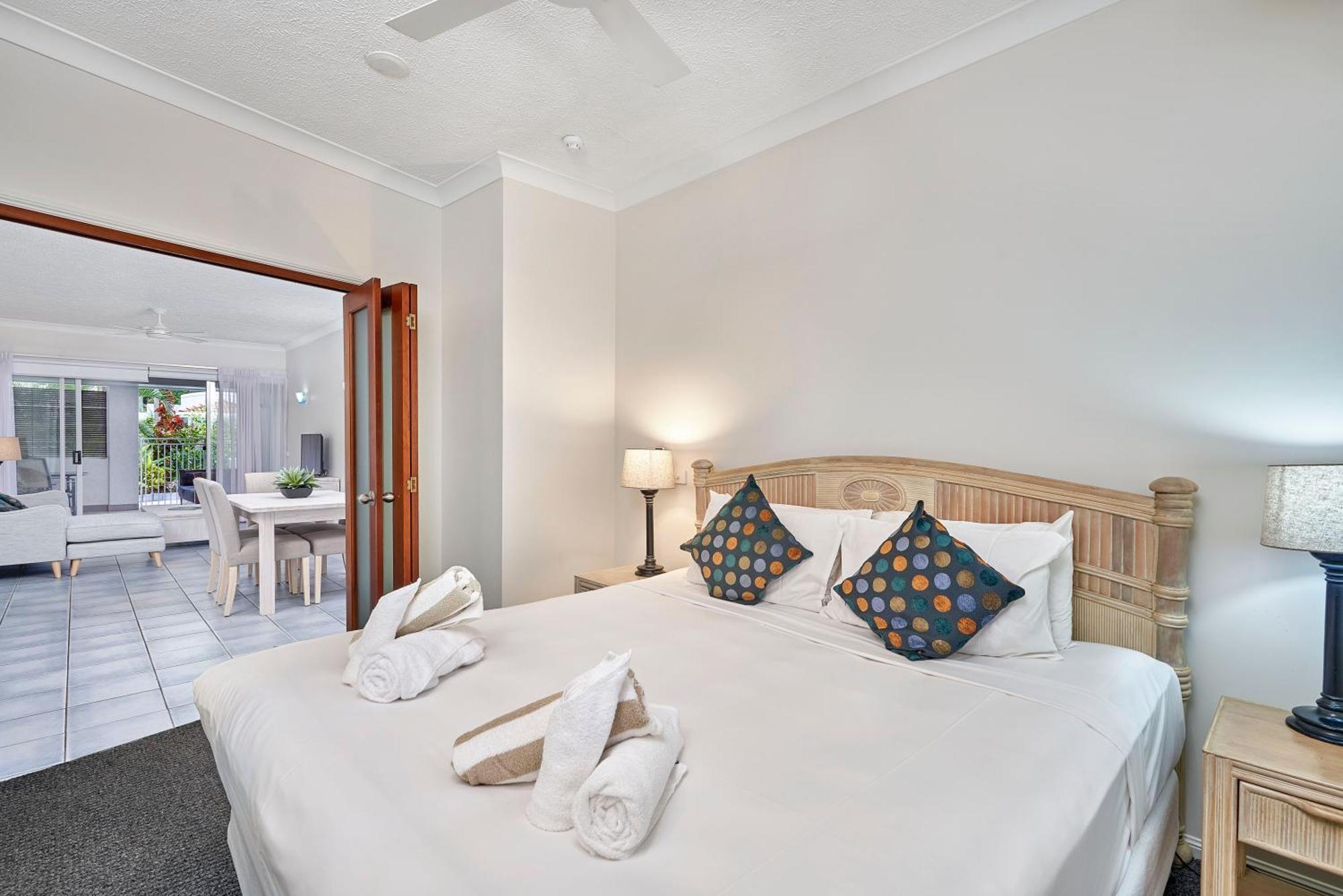 Alassio Apartments With Direct Pool Access Palm Cove Ruang foto