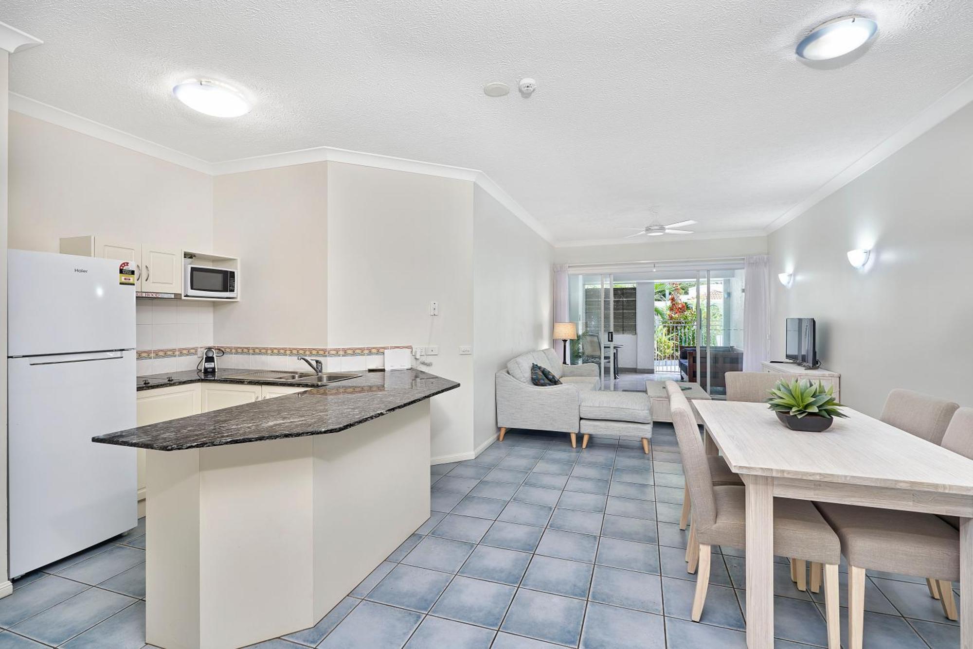 Alassio Apartments With Direct Pool Access Palm Cove Ruang foto