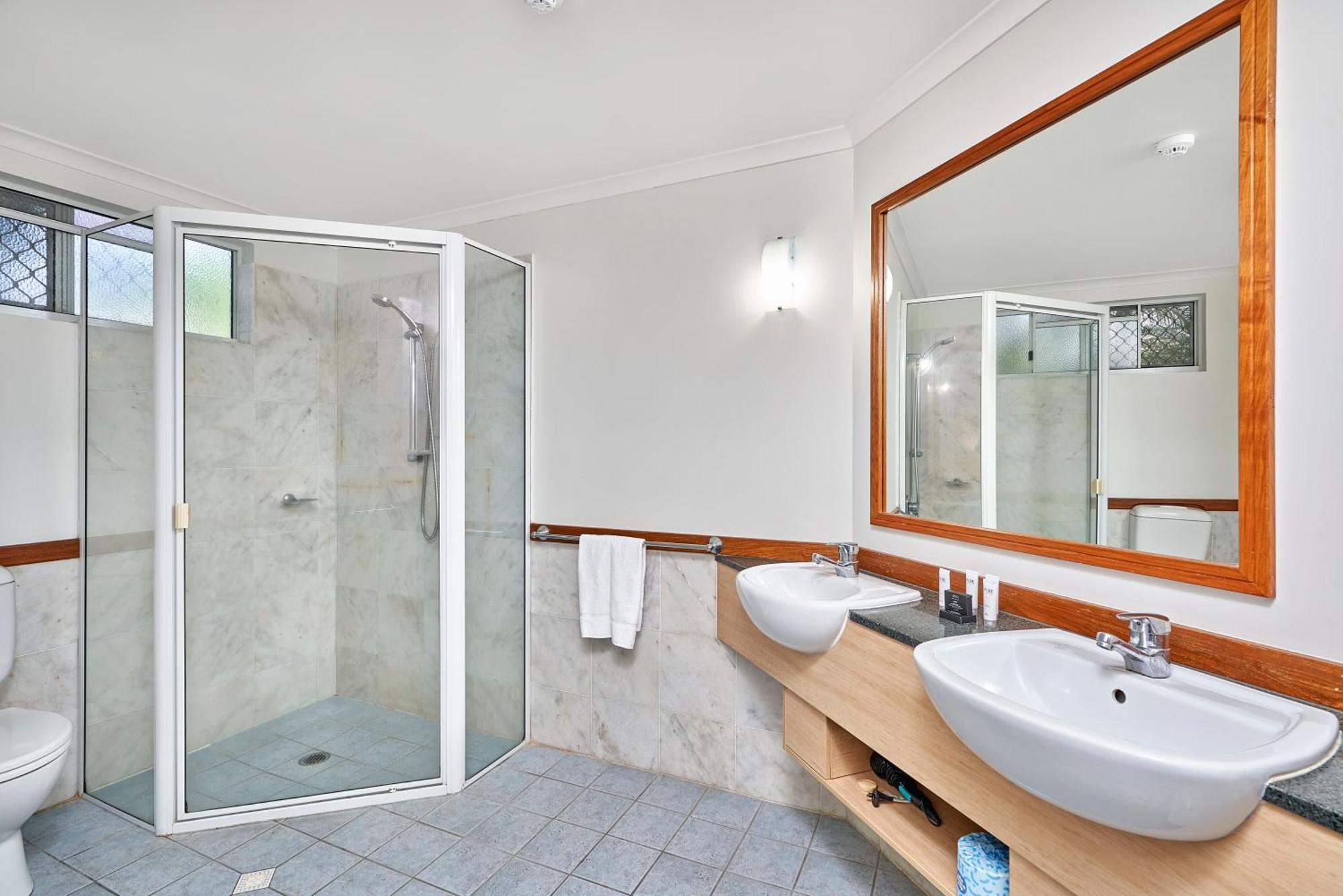 Alassio Apartments With Direct Pool Access Palm Cove Ruang foto
