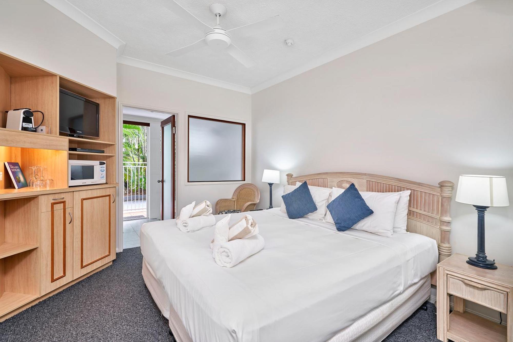 Alassio Apartments With Direct Pool Access Palm Cove Ruang foto